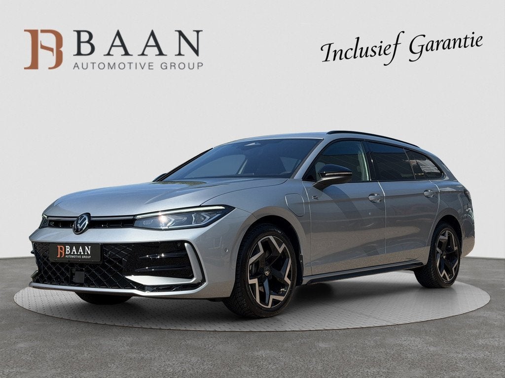 Volkswagen Passat Variant 1.5 eHybrid R-Line Edition|Full Op, Auto's, Volkswagen, 1780 kg, 77 km/l, 4 cilinders, 2000 kg