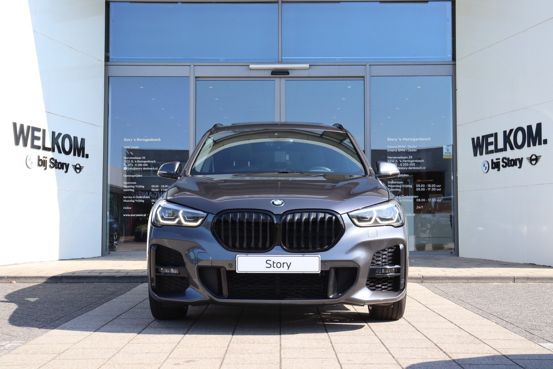 BMW X1 xDrive20i High Executive M Sport Automaat / Panoramad, Auto's, 1998 cc, Gebruikt, 4 cilinders, 2000 kg