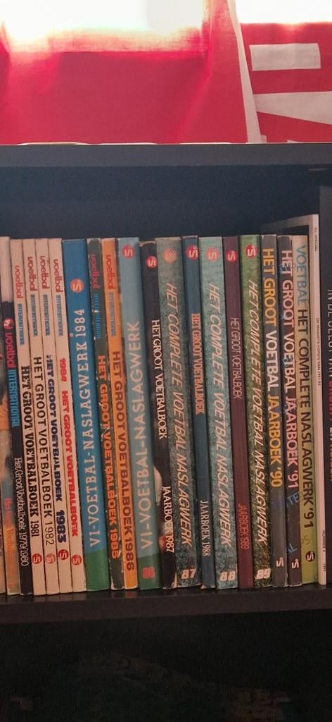 Voetbal International Het Grote Voetbal Boek, Ophalen of Verzenden