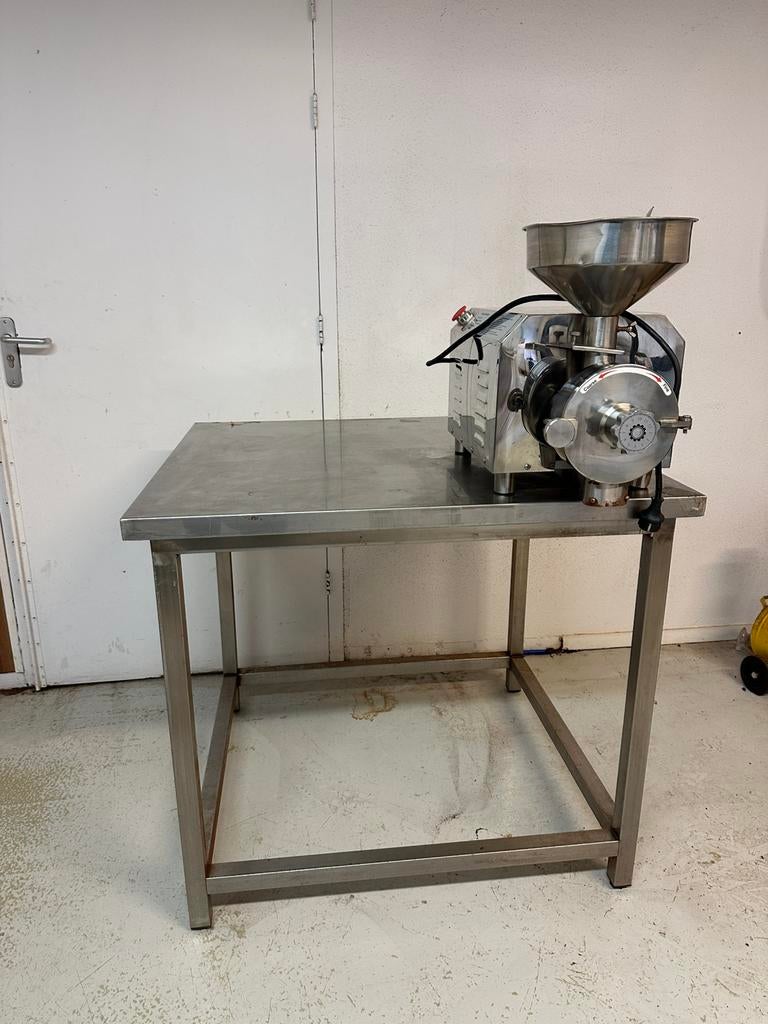 Industriële Koffiemolen met Tafel, Gebruikt, Ophalen of Verzenden, Metaal, 90 cm of meer