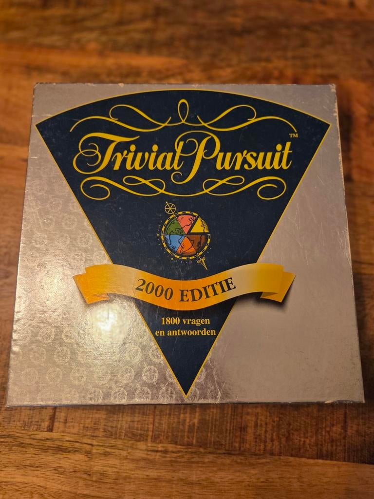Trivial Pursuit 2000 Editie Bordspel, Vijf spelers of meer, Ophalen of Verzenden, Gebruikt, Hasbro