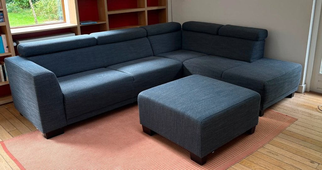 Moderne hoekbank met chaise longue en poef, Ophalen, 250 tot 300 cm, Zo goed als nieuw, Stof