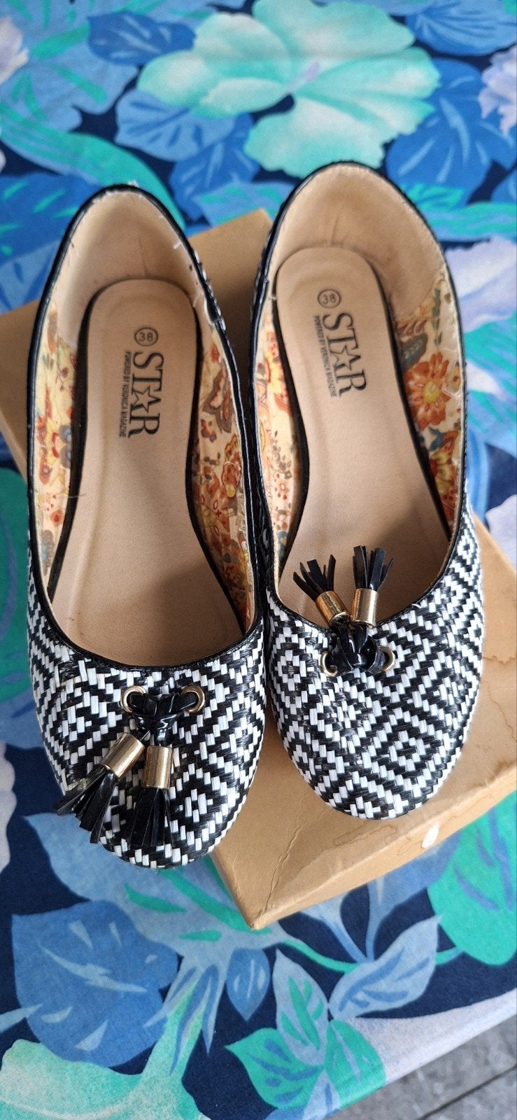 2 Paar PRACHTIGE SCHOENEN, Kleding | Dames, Schoenen, Ophalen, Zo goed als nieuw, Sneakers of Gympen