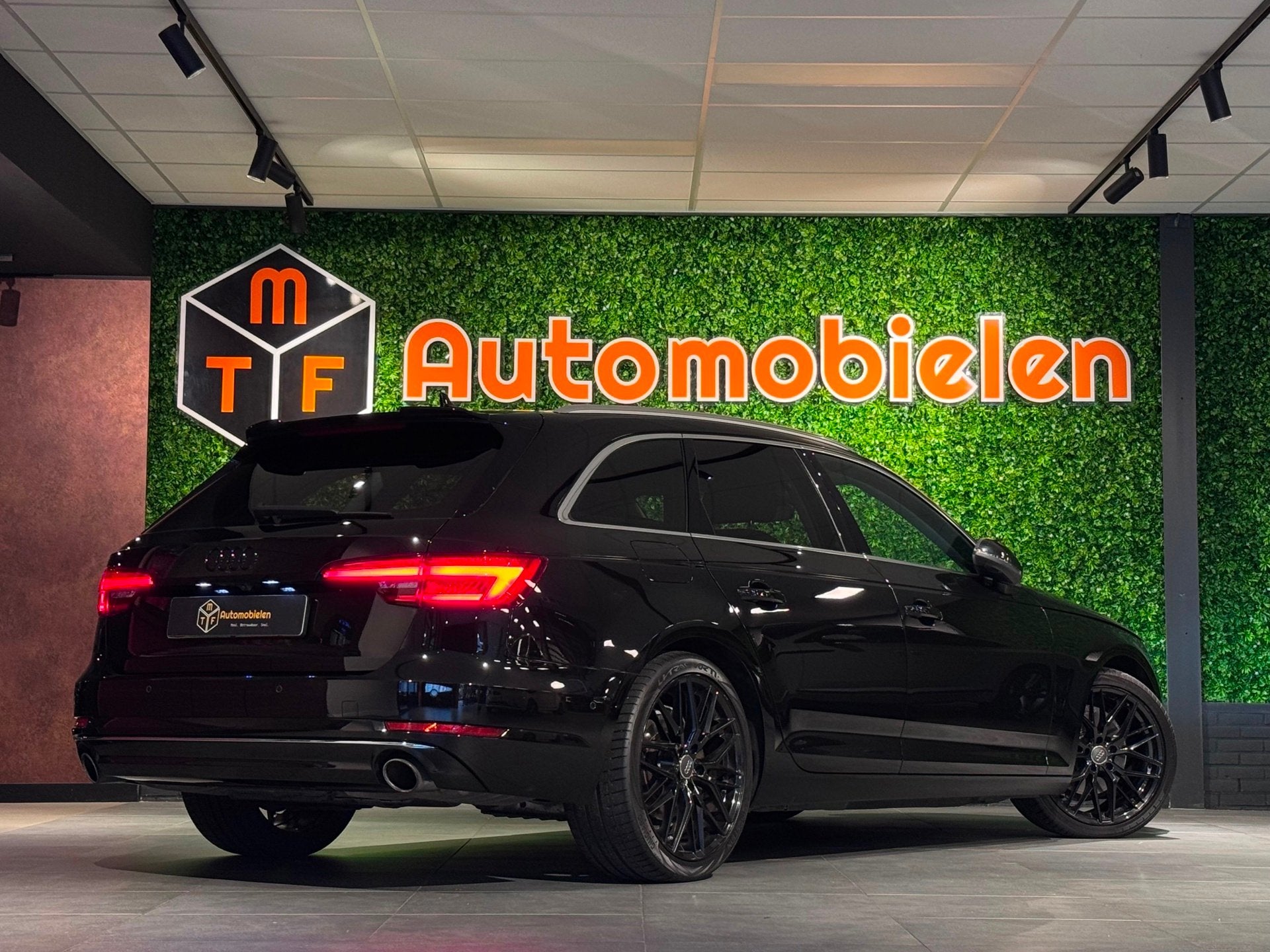 Audi A4 Avant 2.0 TFSI SPORT |VIRTUAL|360CAMERA|LEDER|OrgNL|, Gebruikt, 1984 cc, 1435 kg, A4