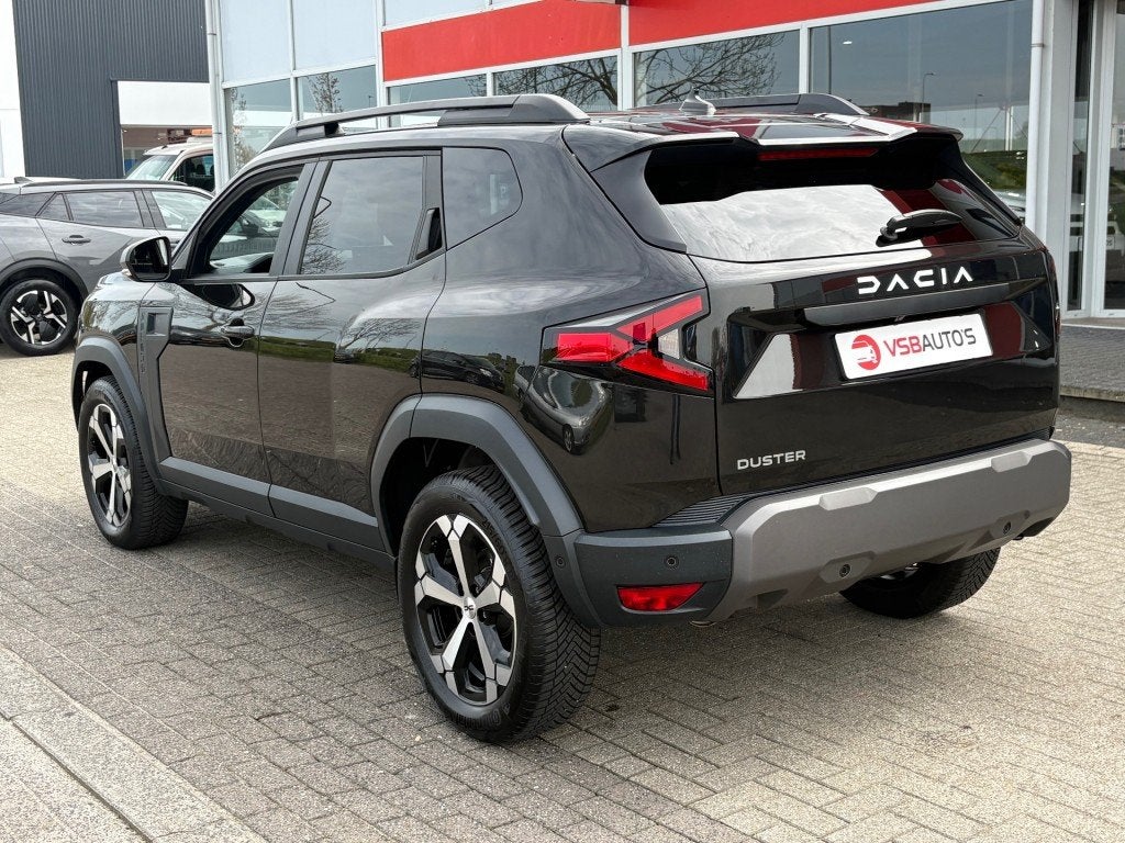 Dacia DUSTER 1.2 TCE MILD-HYBRID 130PK JOURNEY NW-MODEL LED, Auto's, Gebruikt, Huisgarantie, 1199 cc, Zwart
