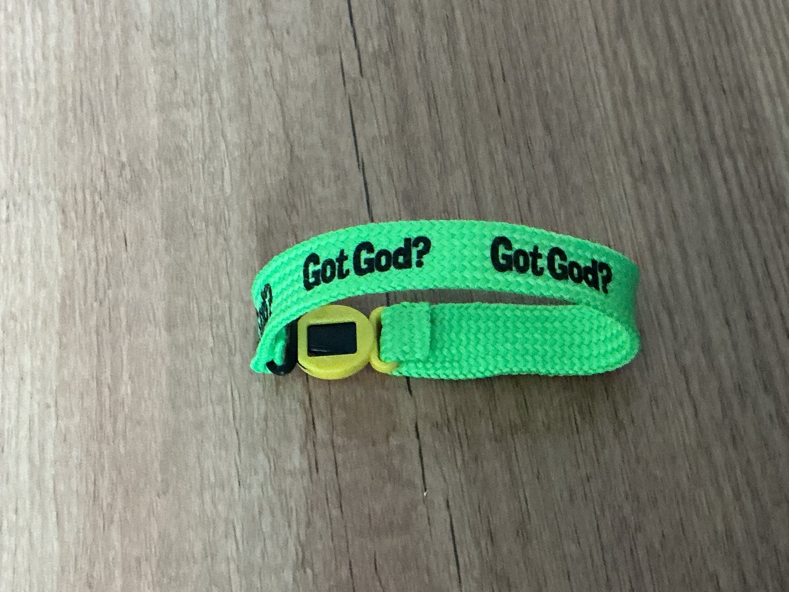 Neon Groen Armbandje 'Got God?', Ophalen of Verzenden, Gebruikt, Groen, Overige materialen