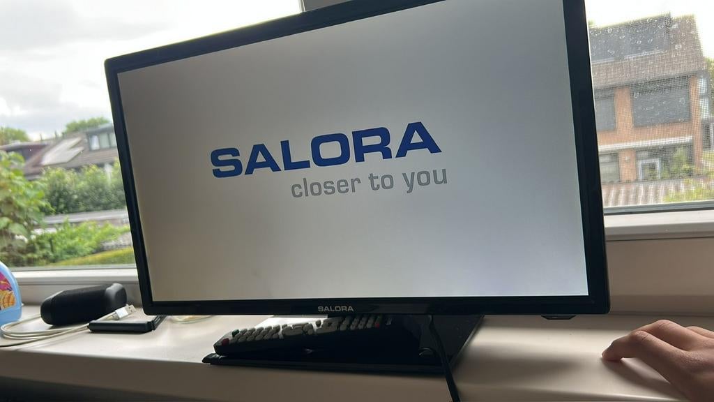 Salora televisie met afstandsbediening, Ophalen