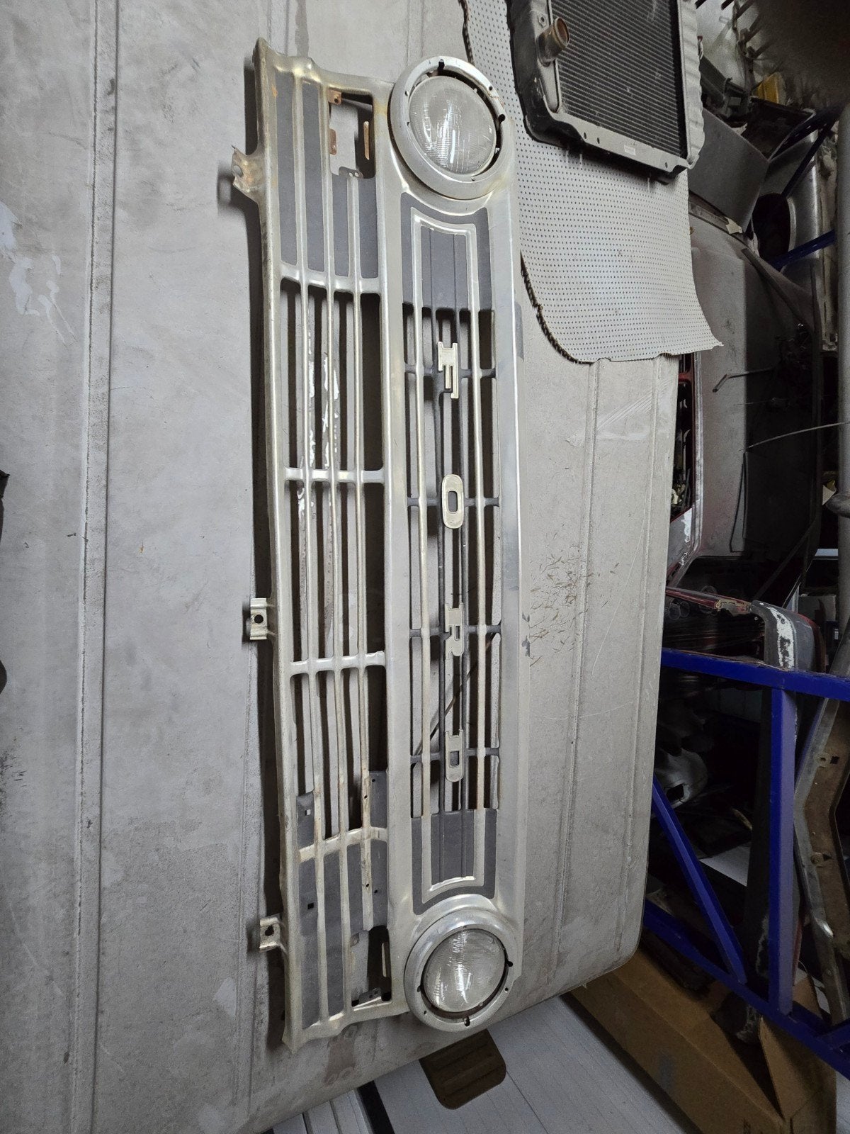 Ford Econoline / E100 / E200 / E300 Grill, Ophalen, Gebruikt, Ford