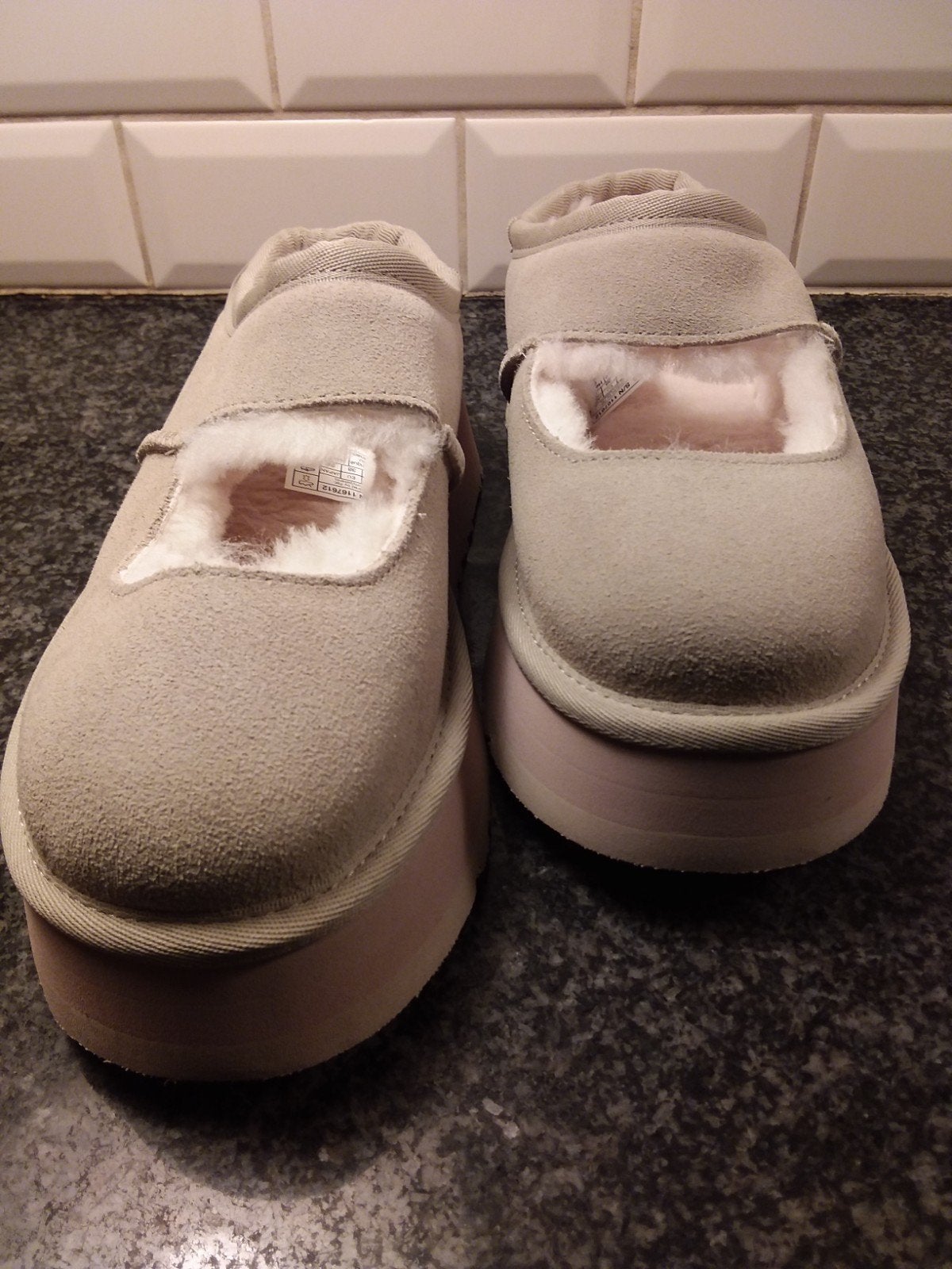 Ugg. Mary jane. Maat 38. NIEUW, Ophalen, Nieuw, Sneakers of Gympen