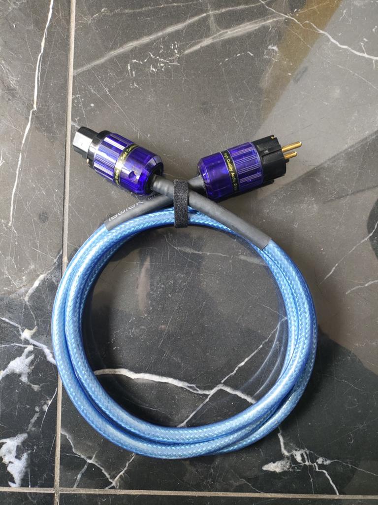 Isotek optimum GII Powercord 2m, Ophalen of Verzenden, Zo goed als nieuw, Minder dan 2 meter, Luidsprekerkabel