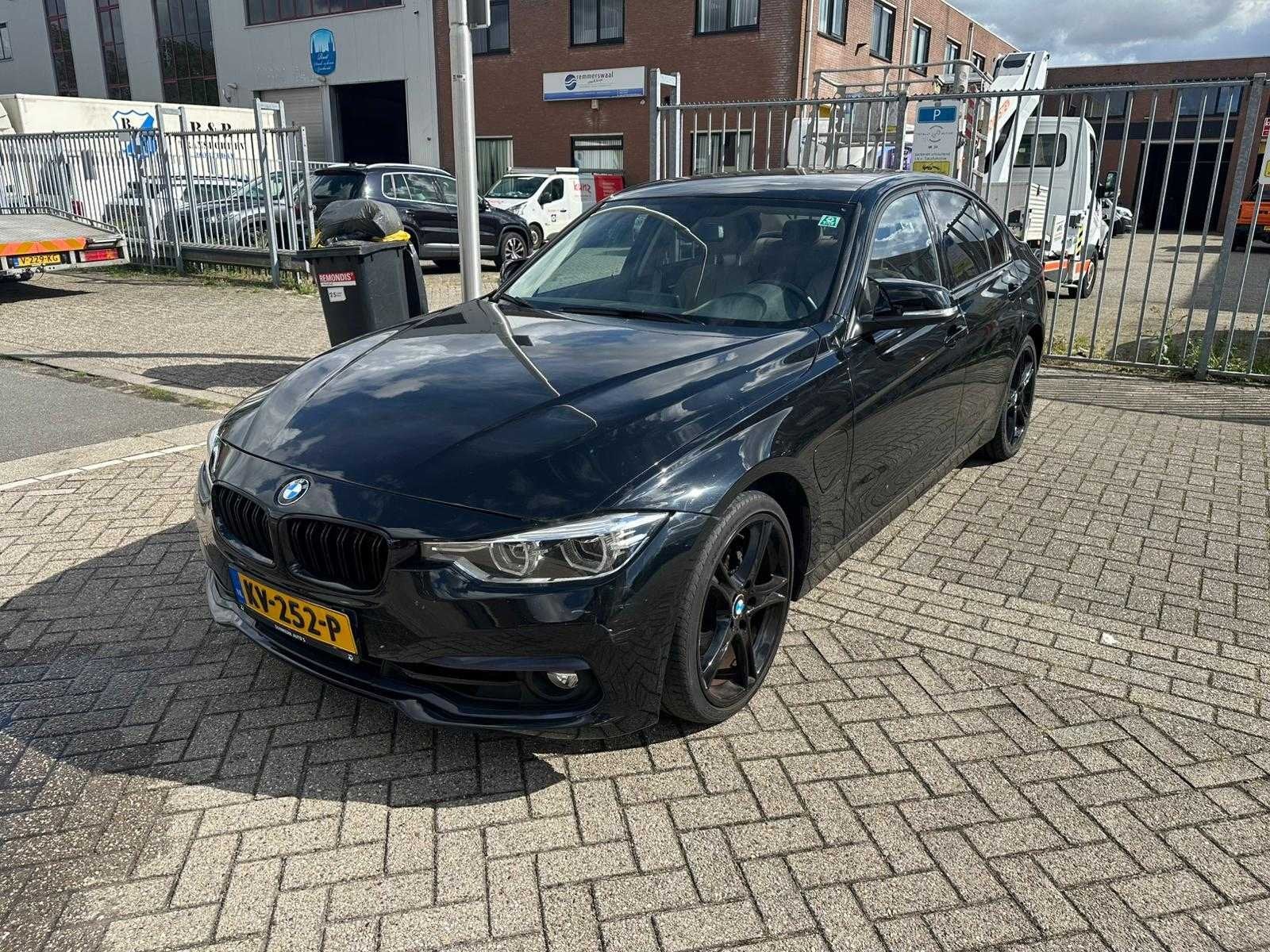 BMW - 2016 - 3-serie - 330e Cent.Hi.Ex. - Automaat - Persone, Auto's, BMW, Automaat, Achterwielaandrijving, Gebruikt, Euro 6