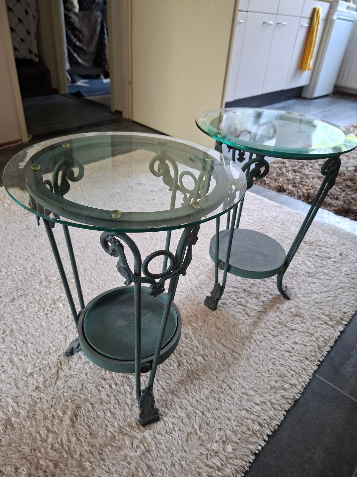 bijzettafels 2x gietijzer met glas brocante, Minder dan 55 cm, Rond, Glas, Ophalen