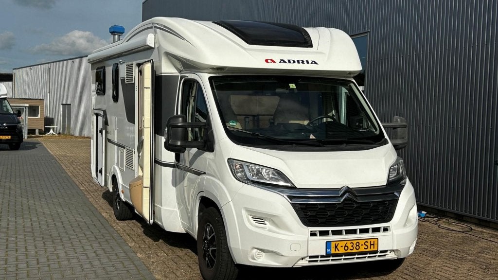 Adria Matrix Axess 670 SL, Fietsdrager, Zonnepaneel, Maxxfan, Ringverwarming, 7 tot 8 meter, Bedrijf, Diesel