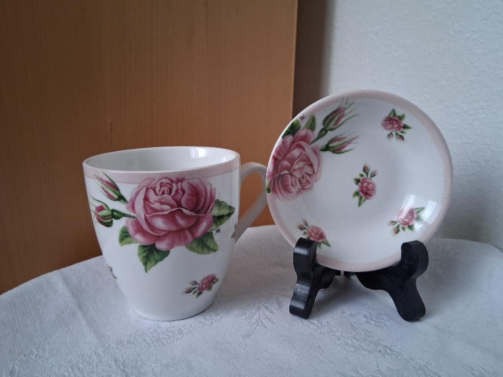 Janneke Brinkman Roses mok en petit4 *eureka*, Ophalen of Verzenden, Zo goed als nieuw, Overige stijlen, Kop(pen) en/of Schotel(s)
