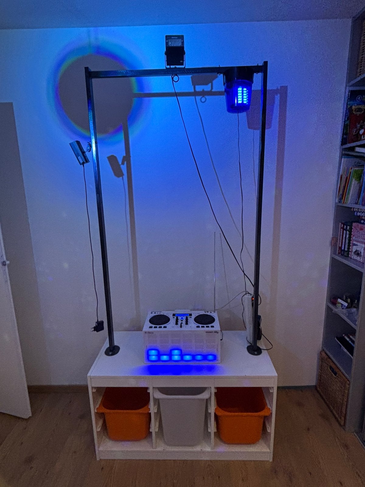 DJ set met Lampen partybox iDance XD3 en IKEA kastje + trus, Ophalen of Verzenden, Zo goed als nieuw, Dj-set, Overige merken