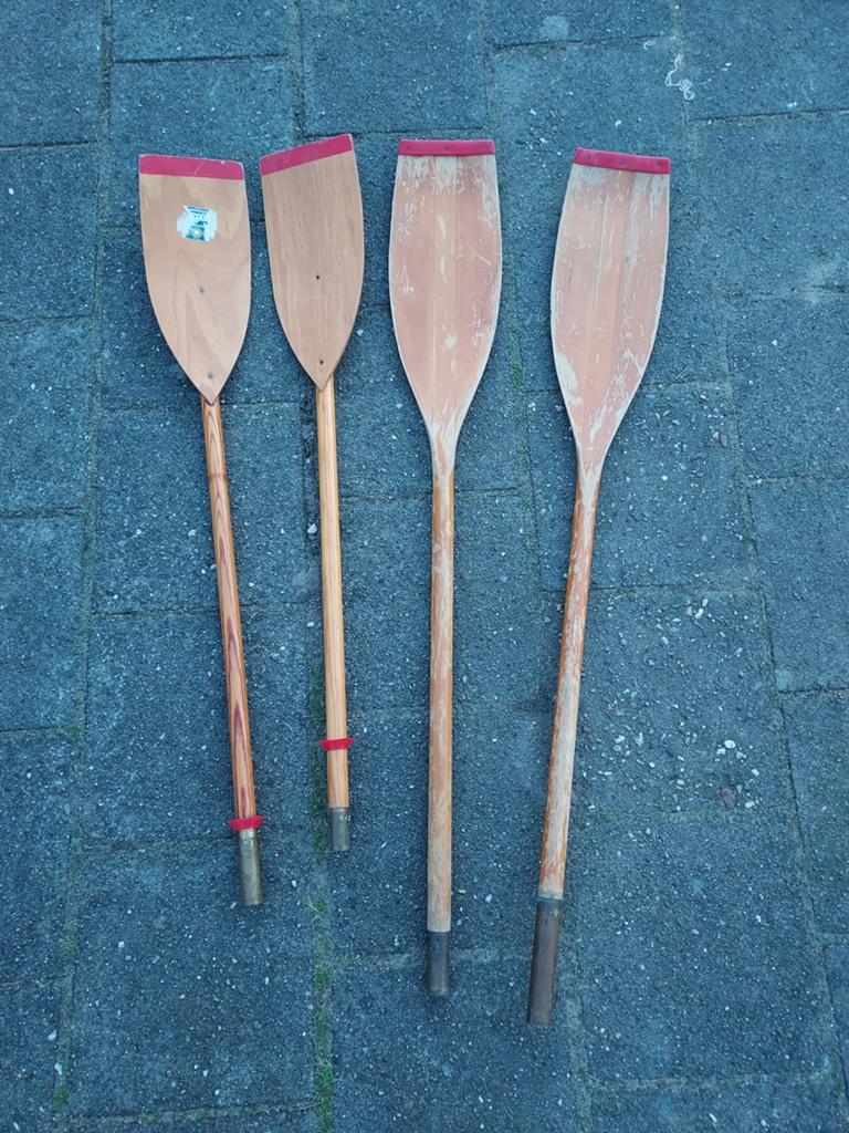 Vintage houten peddels, Ophalen