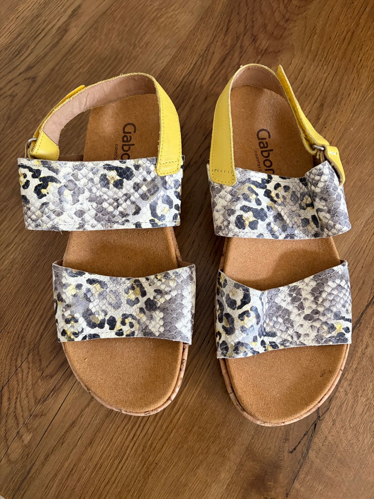Gabor sandalen met dierenprint en gele bandjes, Kleding | Dames, Schoenen, Ophalen of Verzenden, Zo goed als nieuw, Overige kleuren