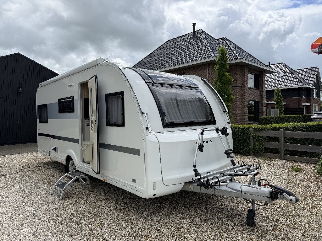 Adria Adora 542 UL Caravan vol opties, Caravans en Kamperen, Rondzit, Particulier, Adria, 6 tot 7 meter