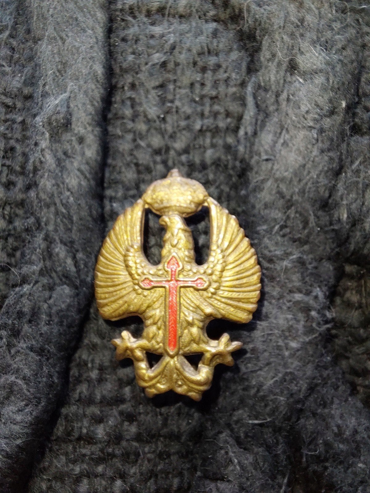 Spaanse Baret/Kepie embleem Franco., Verzamelen, Ophalen, Landmacht, Overige gebieden, Embleem of Badge
