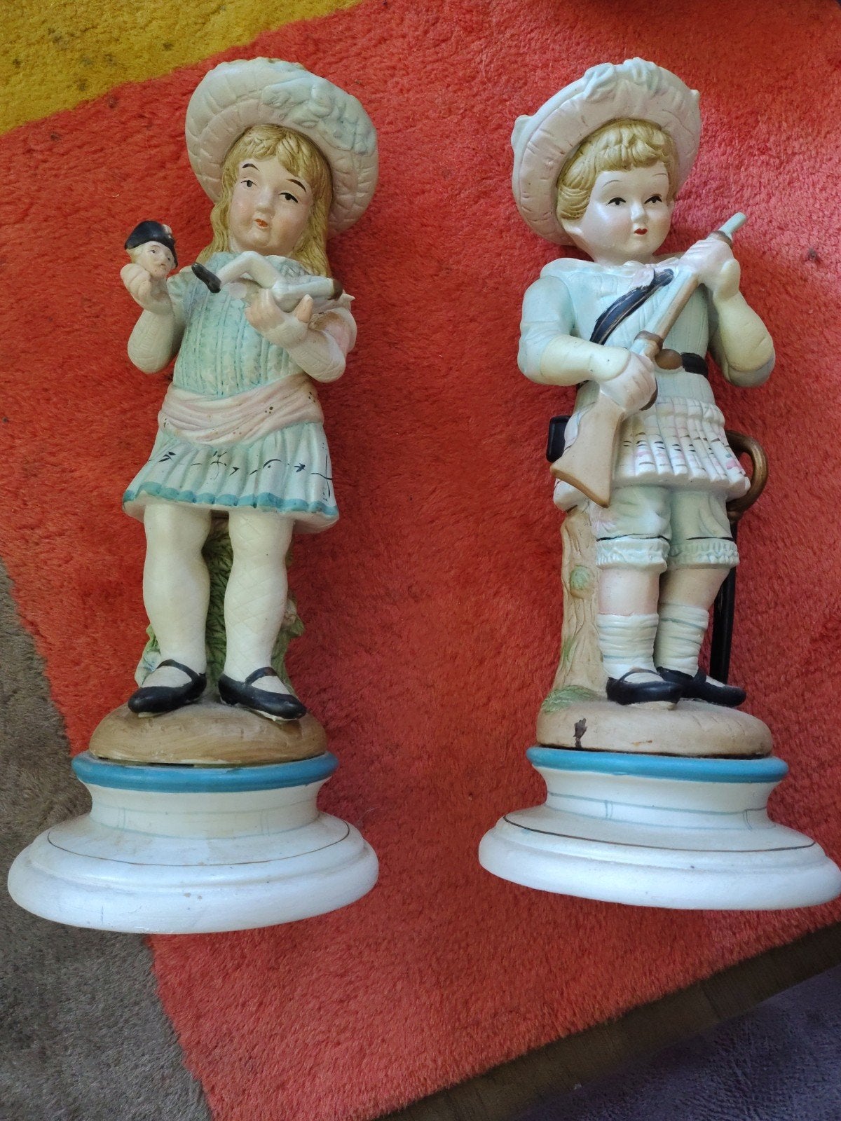 Biscuit Porseleinen Beeldjes - Jongen & Meisje, Ophalen of Verzenden