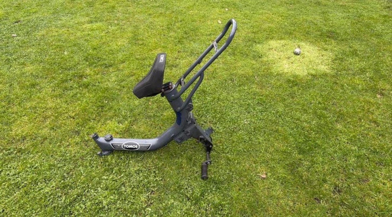 Te koop frame Tomos met zadel, Ophalen, Zo goed als nieuw, Frame