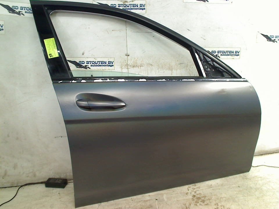 Portier Rechts Voor Mercedes-Benz C (W204) (2007-07/2014-01), Auto-onderdelen, Gebruikt, Mercedes-Benz AG, Mercedes-Benz, Mercedesstraße 120, Stuttgart 70372, , Duitsland