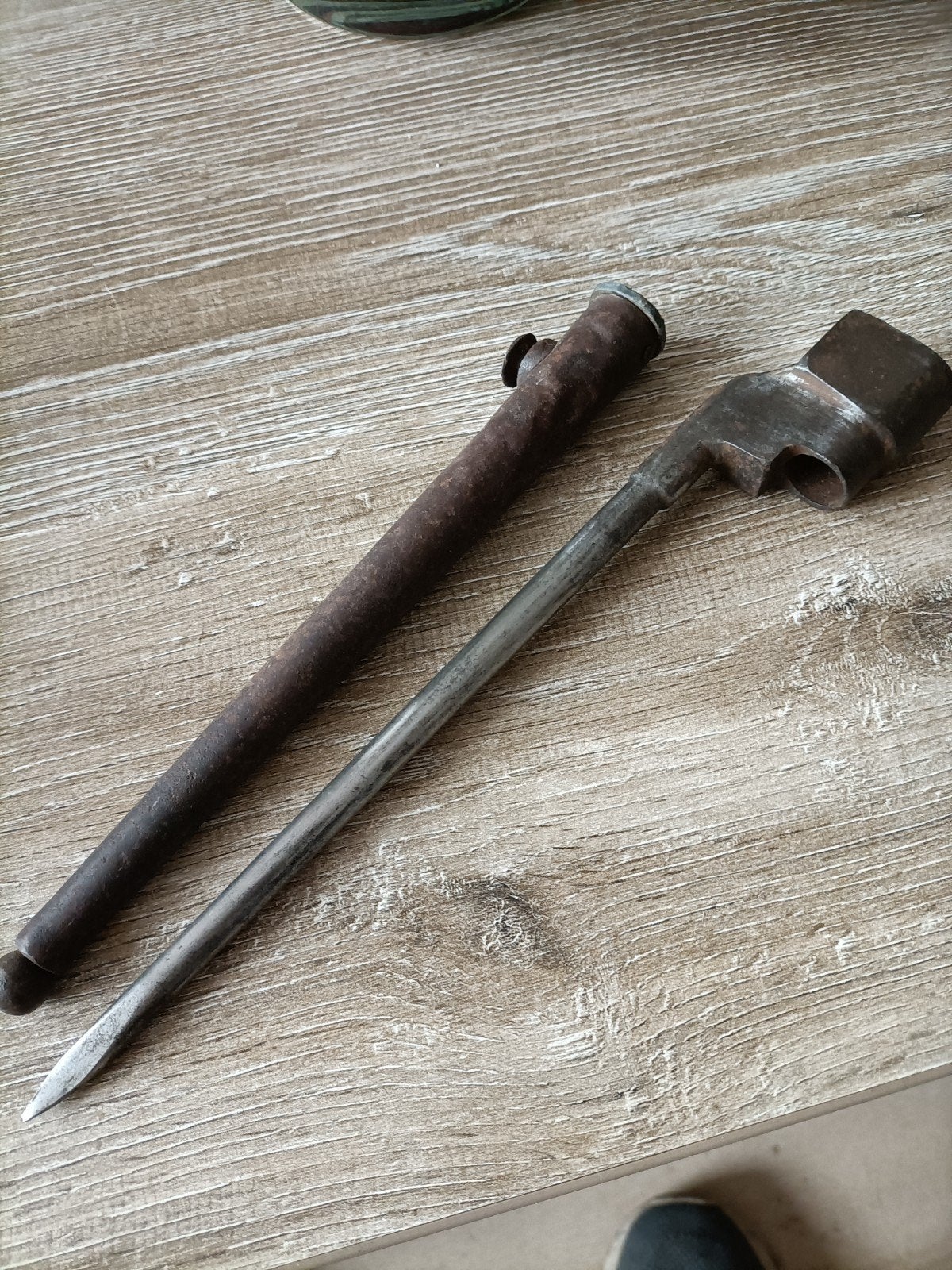 Engelse WW2 Spijkerbajonet met Schede, Verzamelen, Ophalen of Verzenden, Engeland, Mes of Dolk