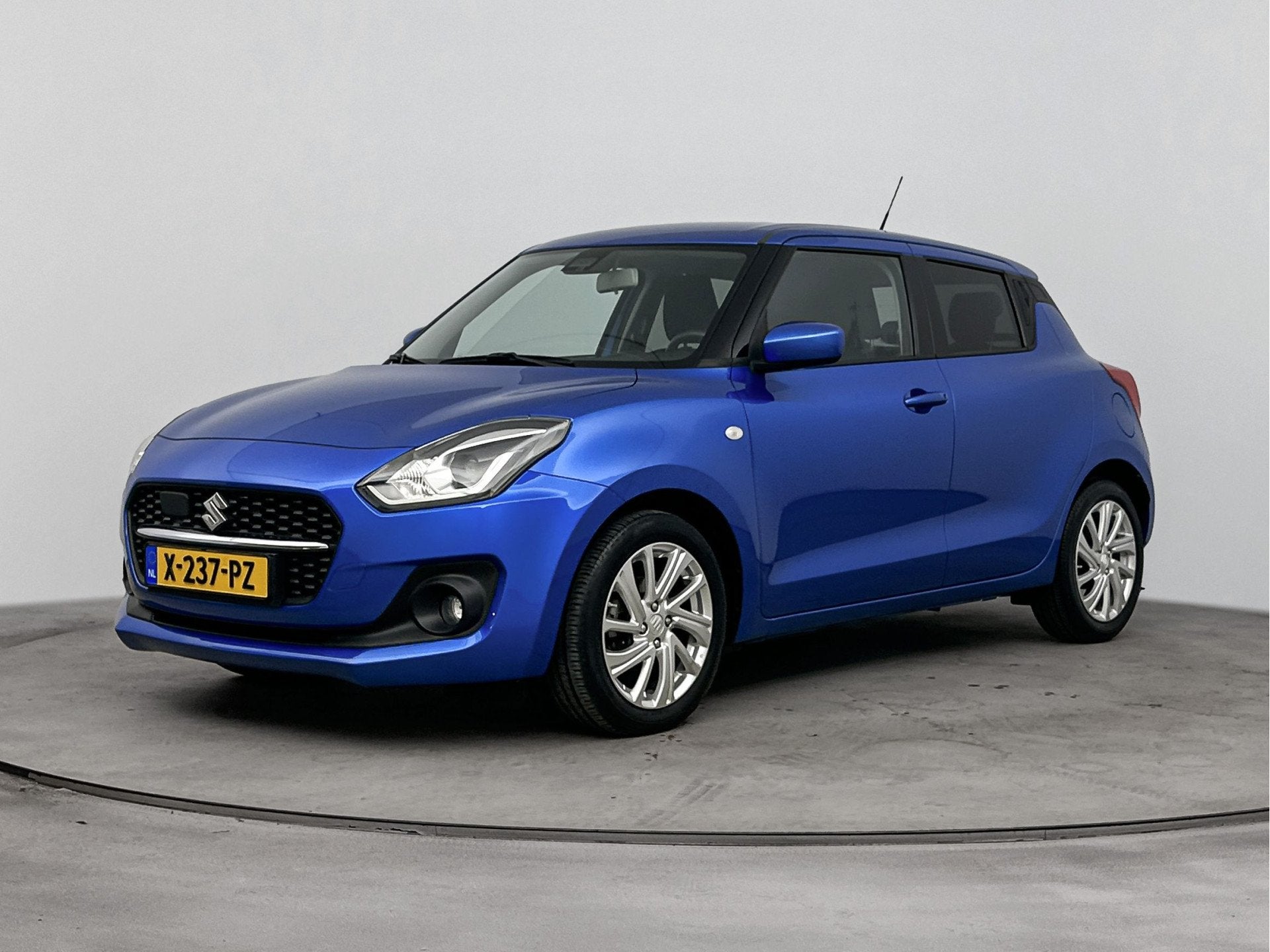 Suzuki Swift 1.2 Select Smart Hybrid (bj 2024), Stof, Gebruikt, 4 cilinders, Swift