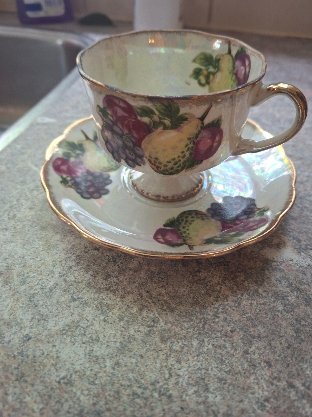 Vintage theekopje en schotel met fruitdecor, Ophalen of Verzenden