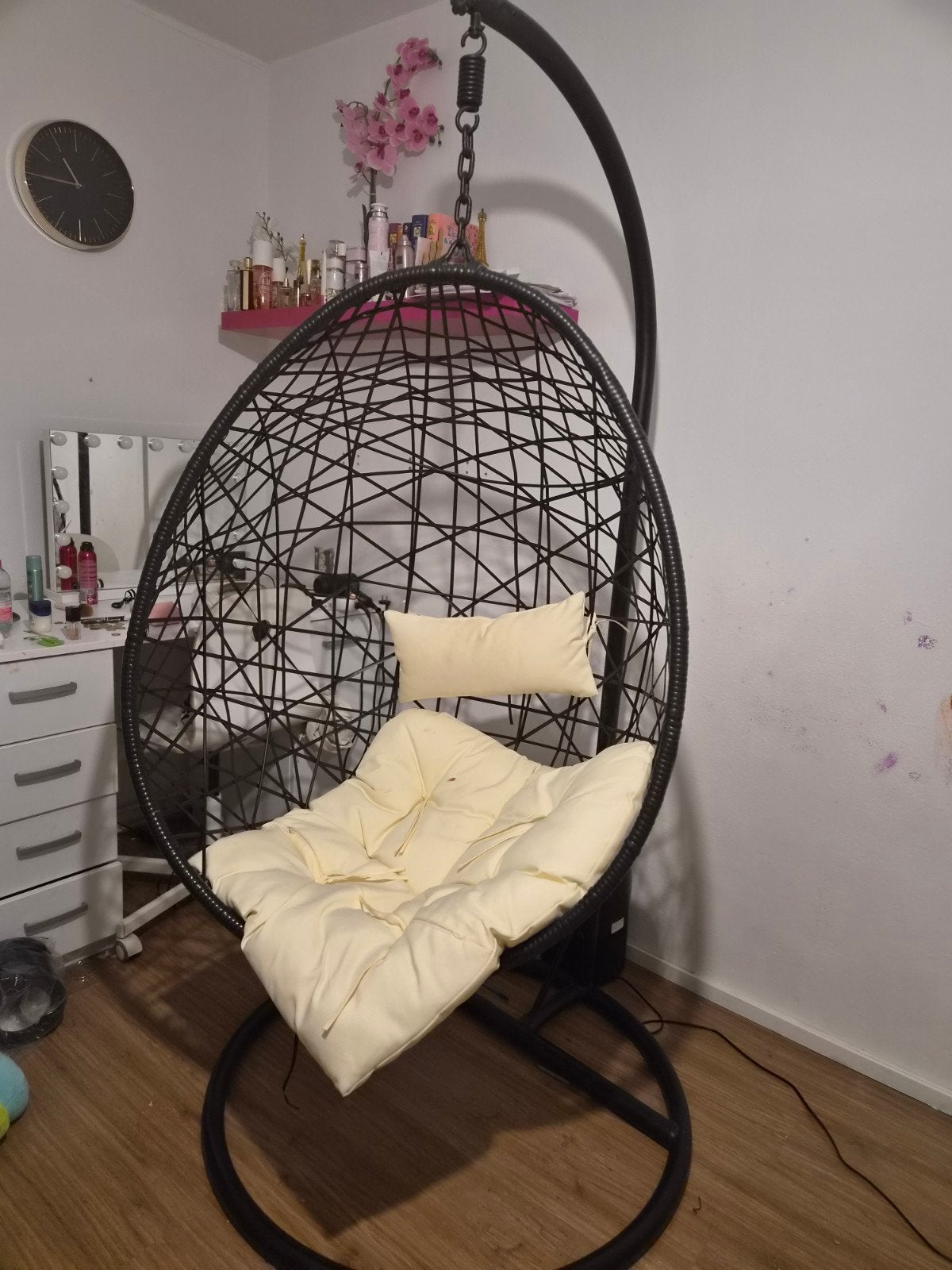 Comfortabele zwarte hangstoel met kussens, Modern, Comfortabel, Gebruikt, Zwart, Overige materialen