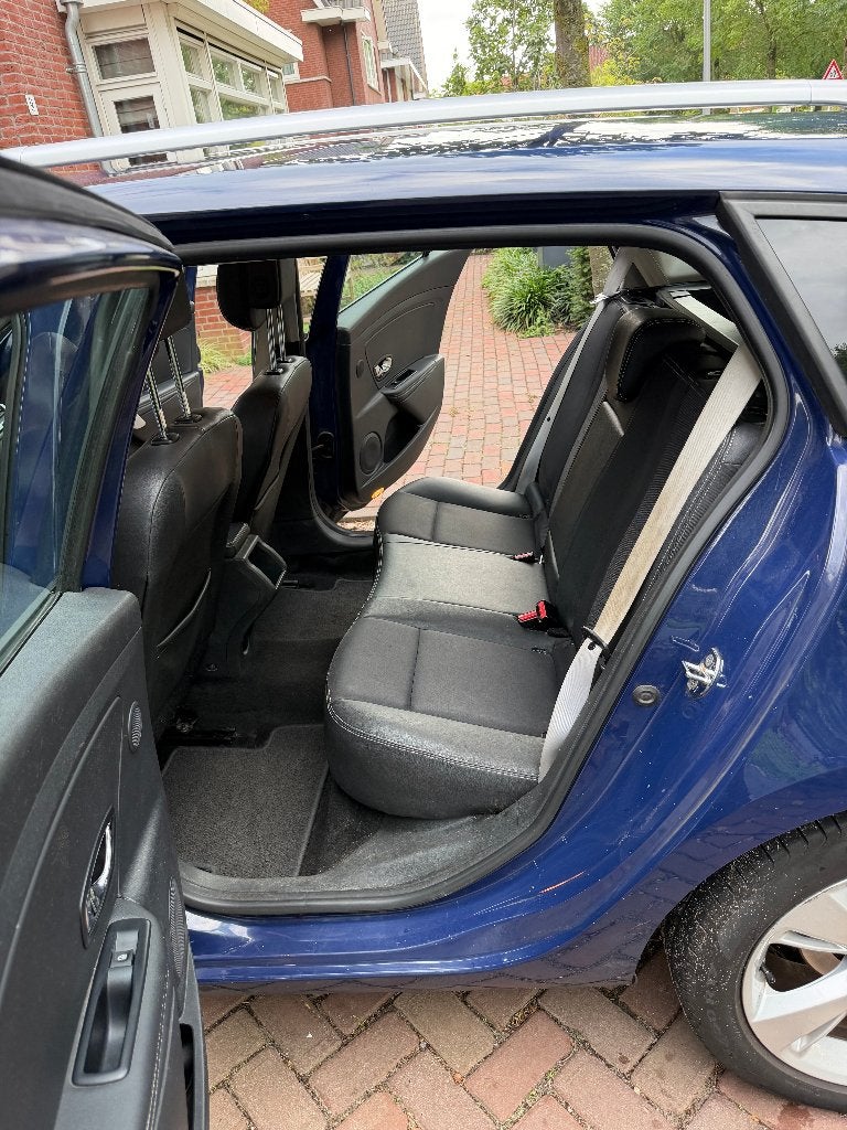 Foto 14 van Renault Mégane 1.5 DCI 81KW Estate 2012 met winterbanden