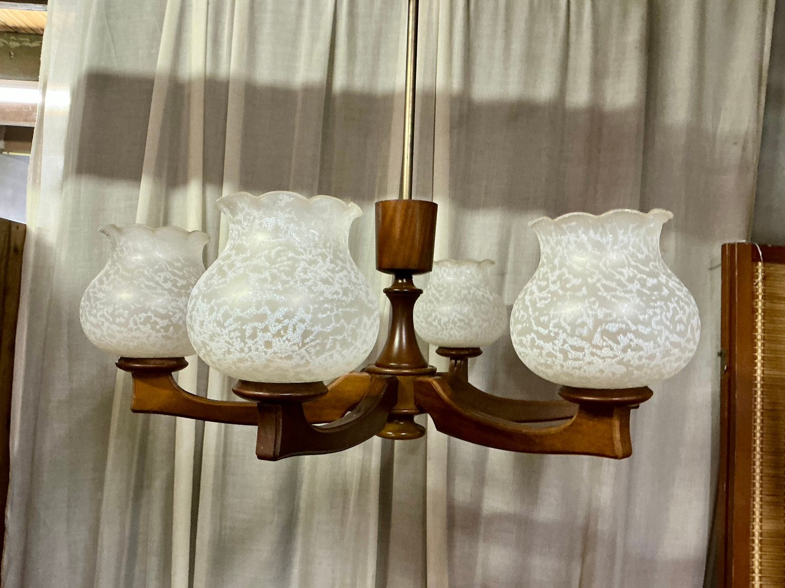 Sfeervolle vintage hanglamp ,6 glazen kappen, Huis en Inrichting, Lampen | Hanglampen, Ophalen of Verzenden