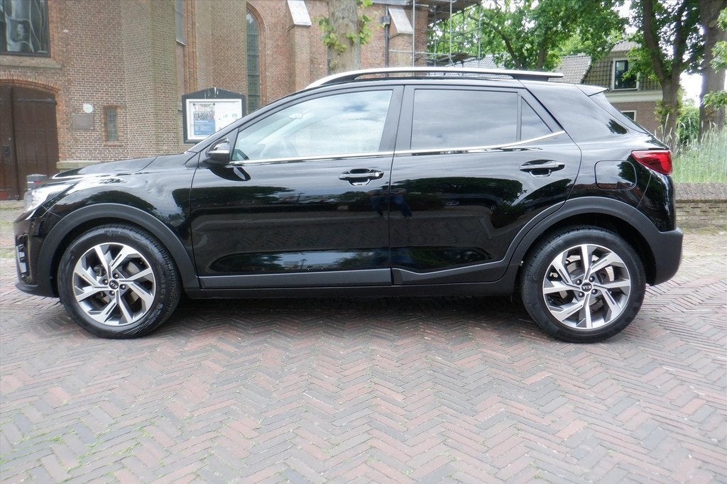 Kia Stonic 1.0 T-GDi 120pk DCT7 GT-Line -CAMERA -BOVAG, 450 kg, Gebruikt, Leder en Stof, Zwart
