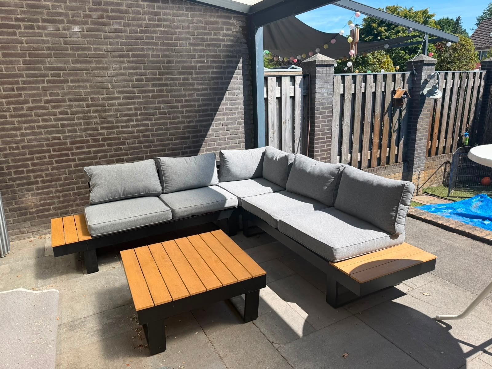 Moderne loungeset met houten accenten en comfortabele kussen, Tuin en Terras, Tuinsets en Loungesets, Ophalen, 5 zitplaatsen, Zo goed als nieuw