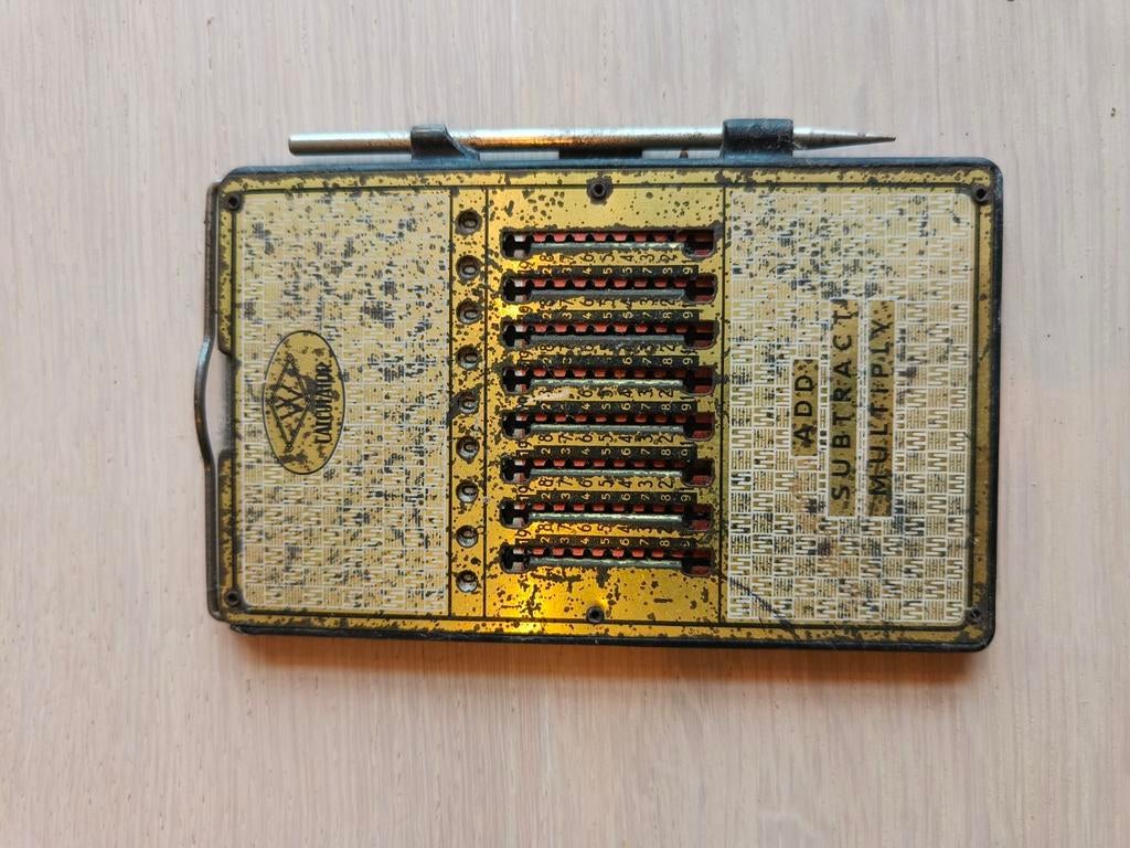 Oude mechanische rekenmachine, Antiek en Kunst, Ophalen of Verzenden