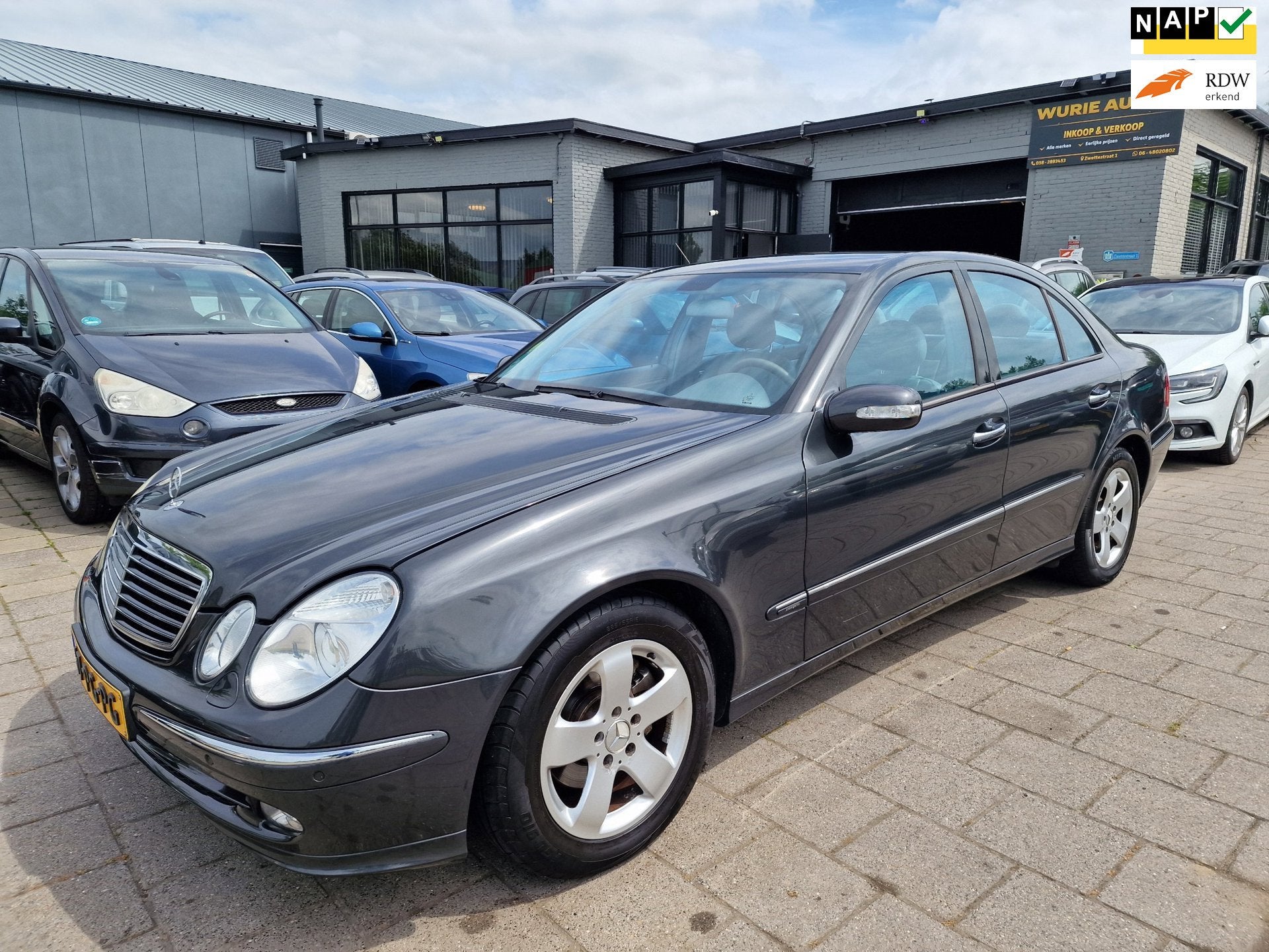 Mercedes-Benz E-klasse 240 Avantgarde/Apk 26-1-2027/Automaat, Auto's, Automaat, Achterwielaandrijving, Gebruikt, 2597 cc