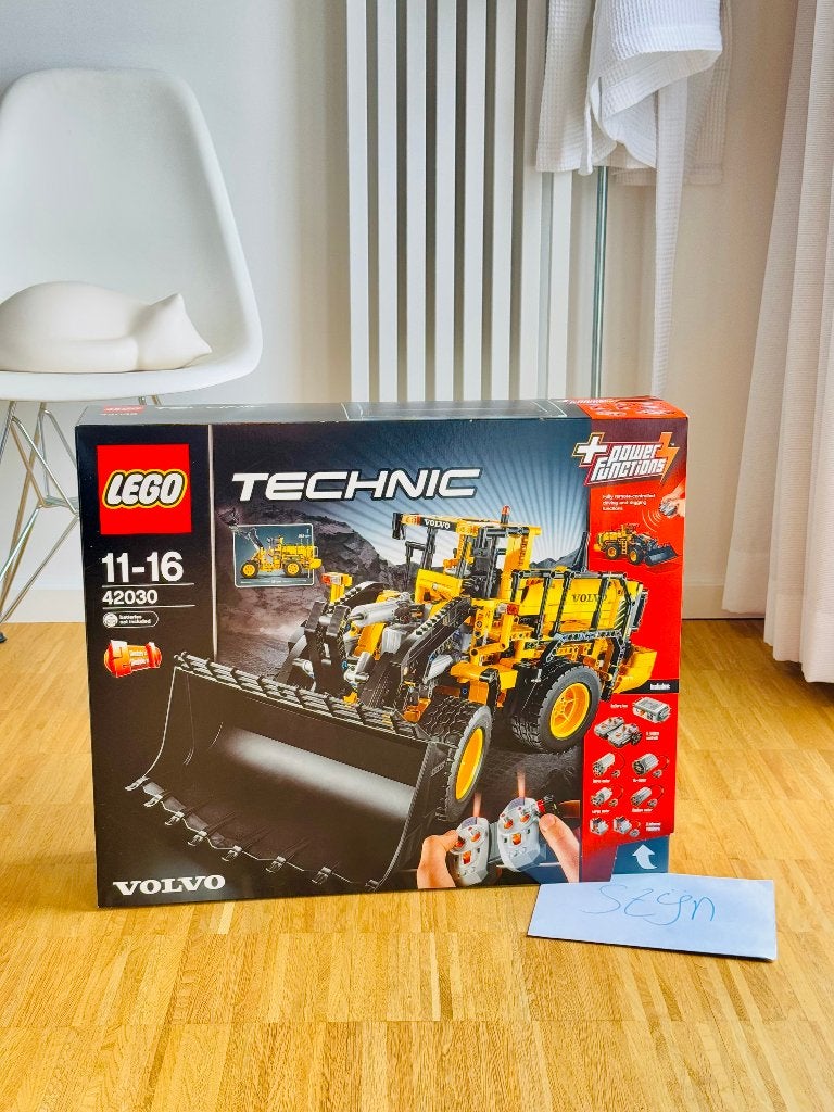 LEGO 42030 Volvo L350F Loader (Technic) NIEUW IN DOOS, Lego, Nieuw, Ophalen of Verzenden, Technic