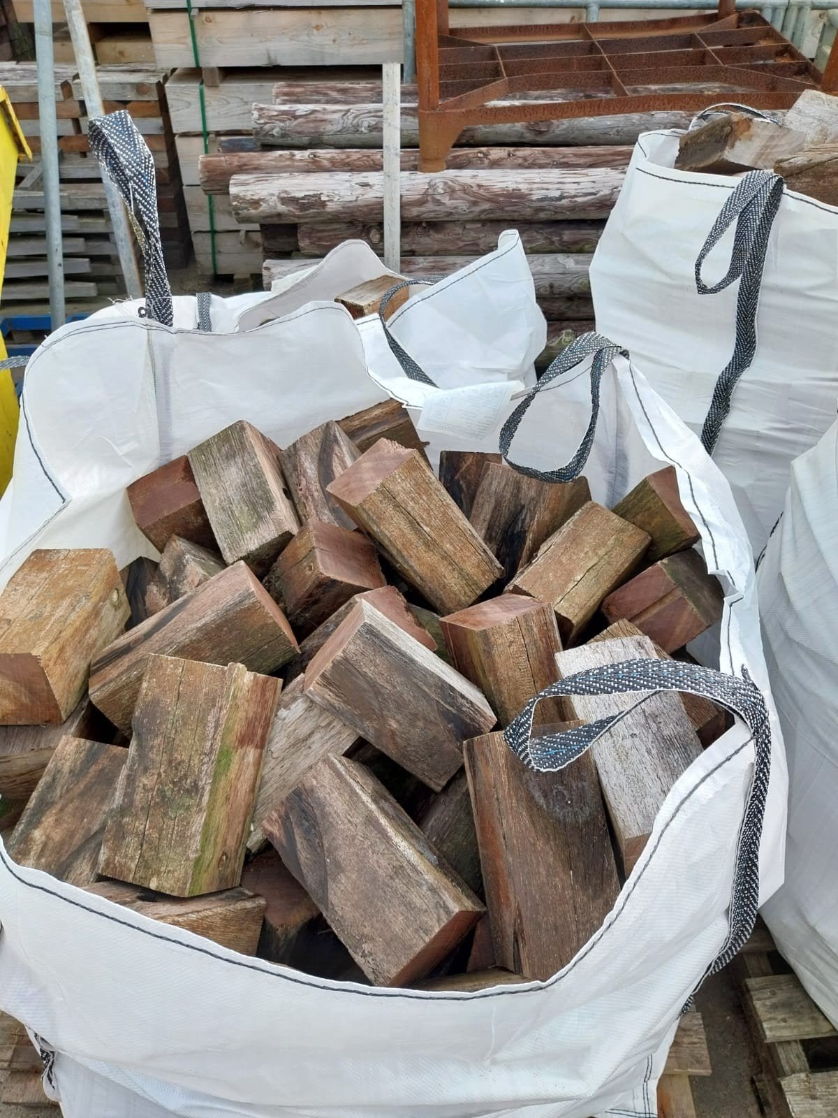 Brandhout azobe blokken in big bag, Minder dan 3 m³, Ophalen, Overige houtsoorten, Blokken