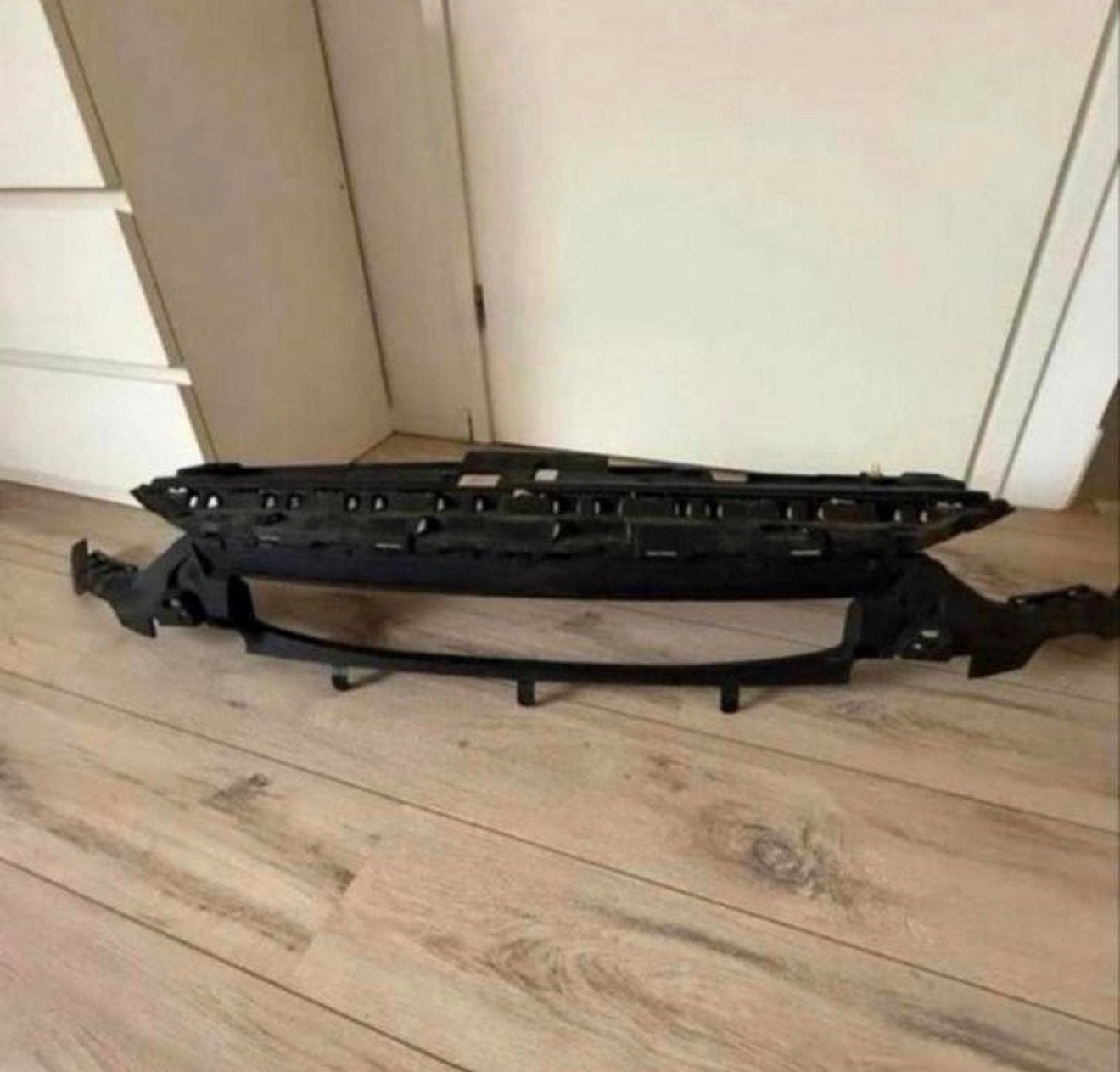 Grille houder / steun voorbumper Opel Corsa F, Gebruikt, Voor, Opel, Ophalen of Verzenden