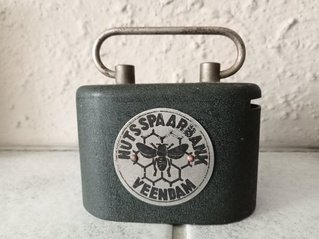 oude spaarpot, Ophalen of Verzenden, Gebruikt, Metaal of Blik, Overige thema's