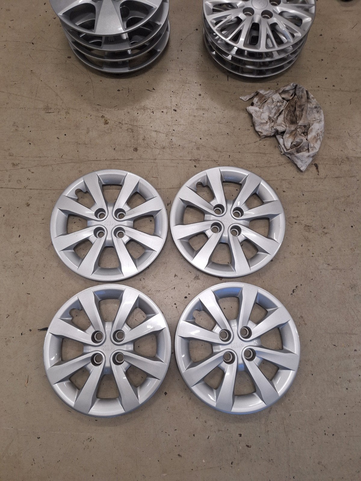 kia 15 inch wieldoppen, Ophalen of Verzenden, Zo goed als nieuw