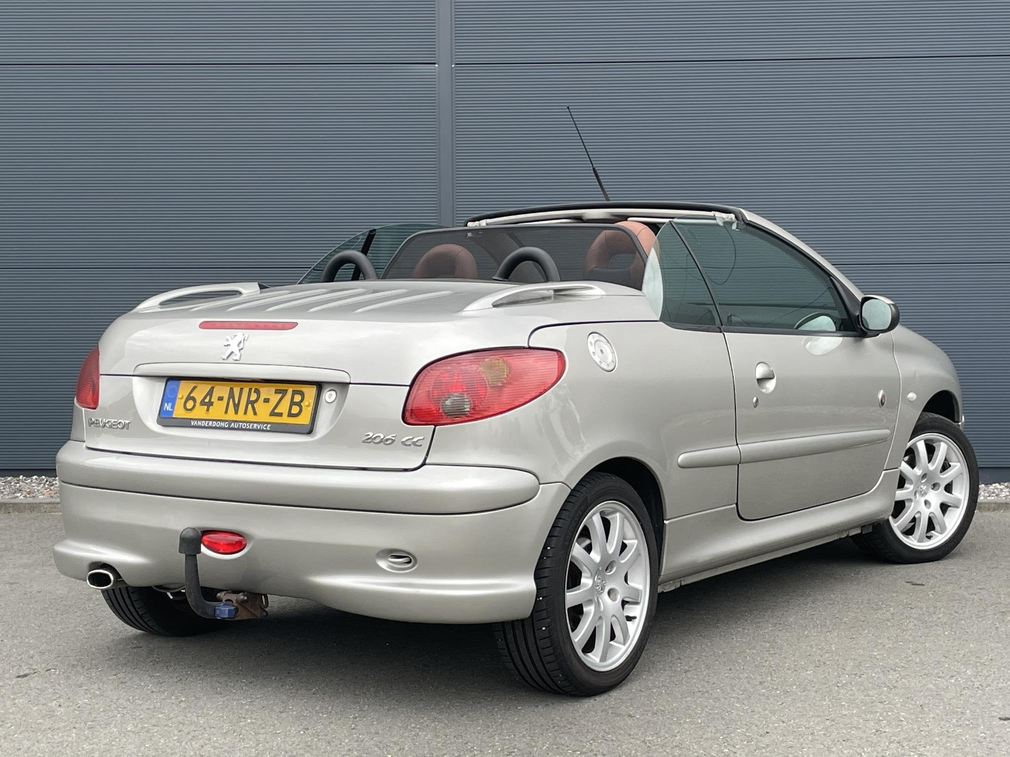 Peugeot 206 CC 2.0-16V Roland Garros | Nieuwe APK | Leder |, Gebruikt, 4 cilinders, Cabriolet, 4 stoelen