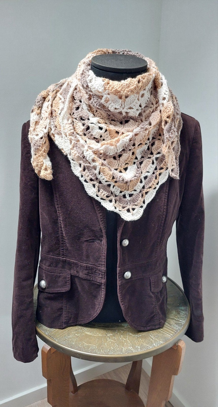 Gehaakte omslagdoek sjaal in crème en beige tinten, Kleding | Dames, Maat 46/48 (XL) of groter, Nieuw, Ophalen of Verzenden, Handgemaakt