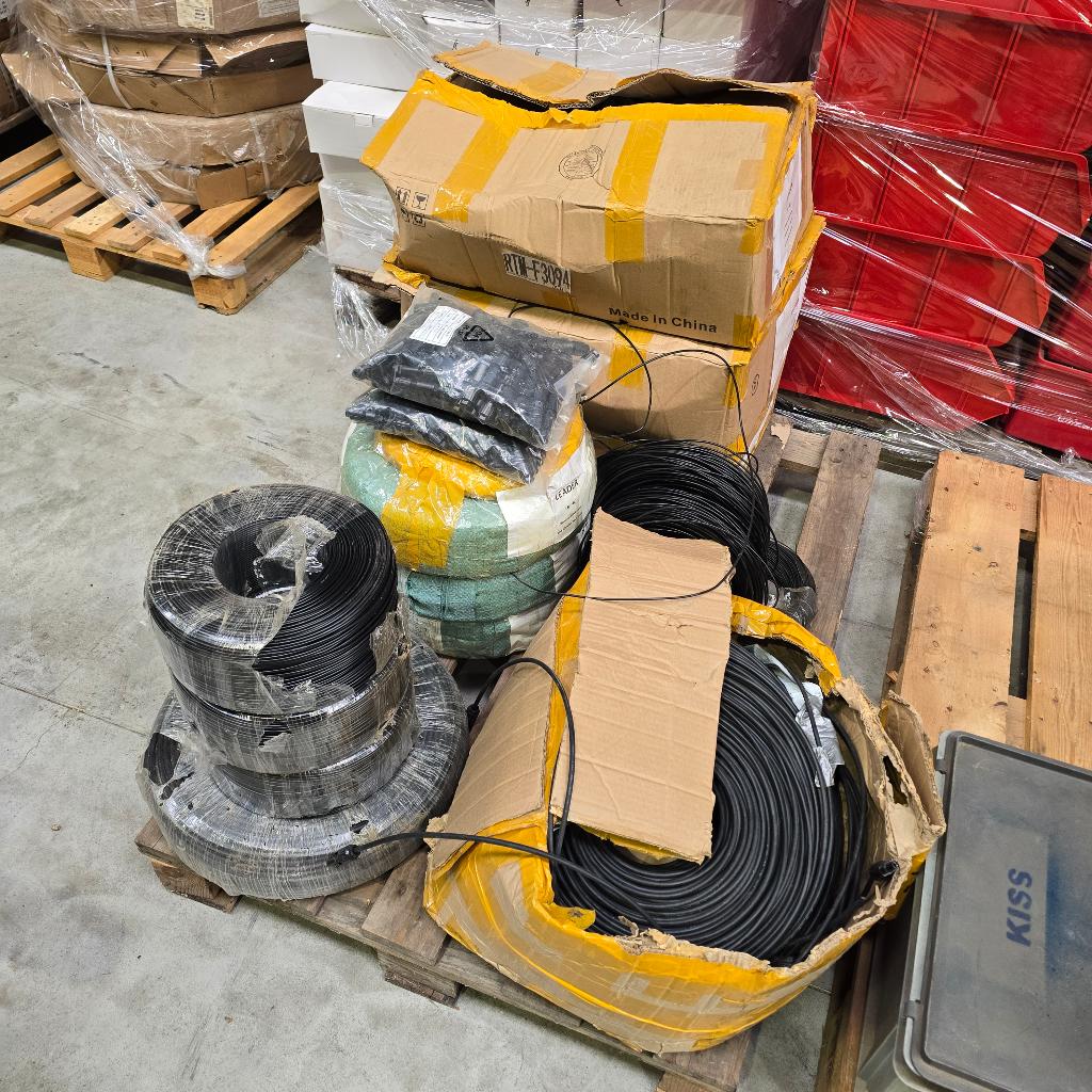Kabels zonnepanelen assorti €990 voor gehele pallet!, Ophalen of Verzenden, Zo goed als nieuw, Kabel of Snoer