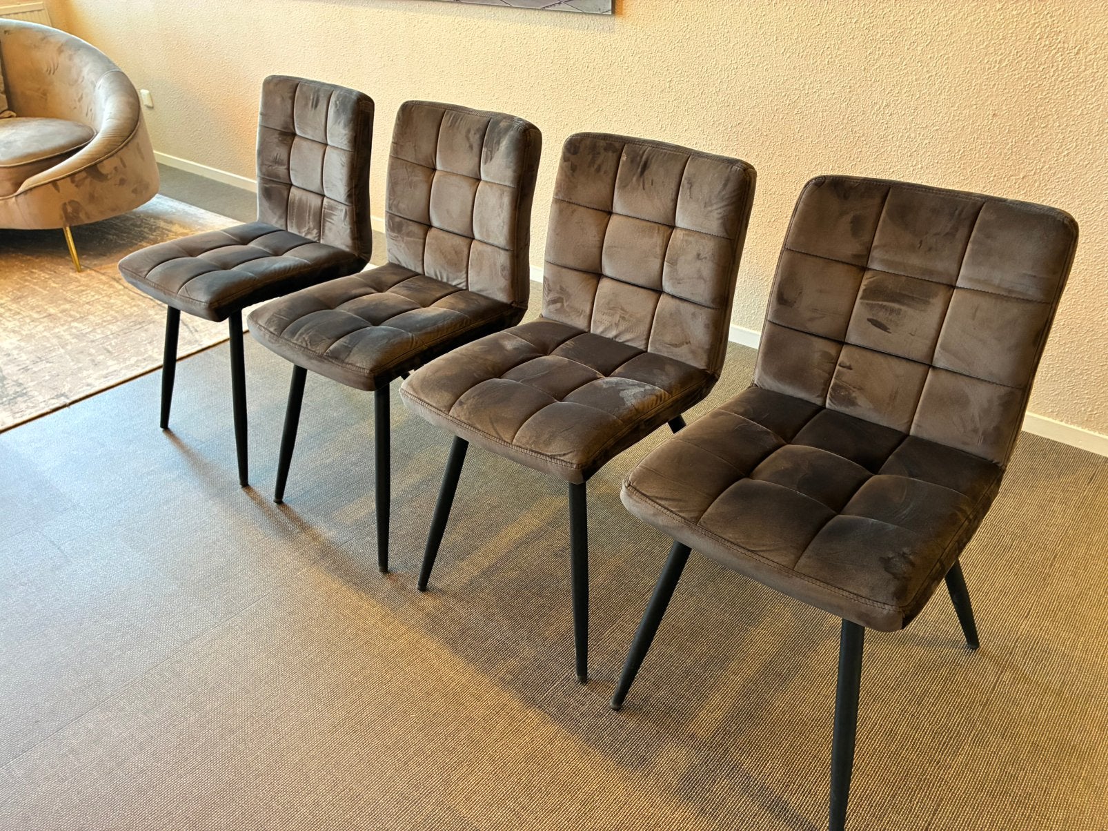 2 mooie grijze eetkamerstoelen, Ophalen, Zo goed als nieuw, Grijs