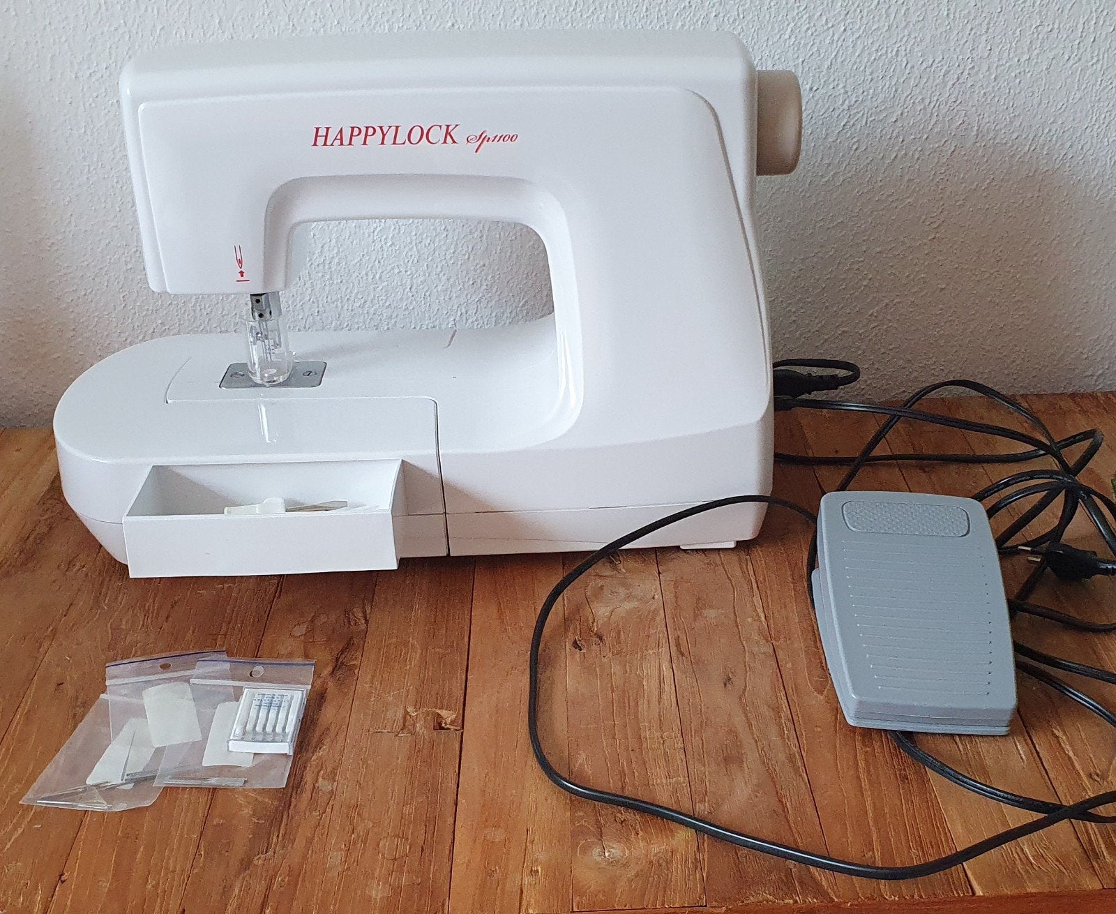 Happylock punchmachine met gereedschap en reservenaalden, Hobby en Vrije tijd, Ophalen of Verzenden, Zo goed als nieuw, Toebehoren