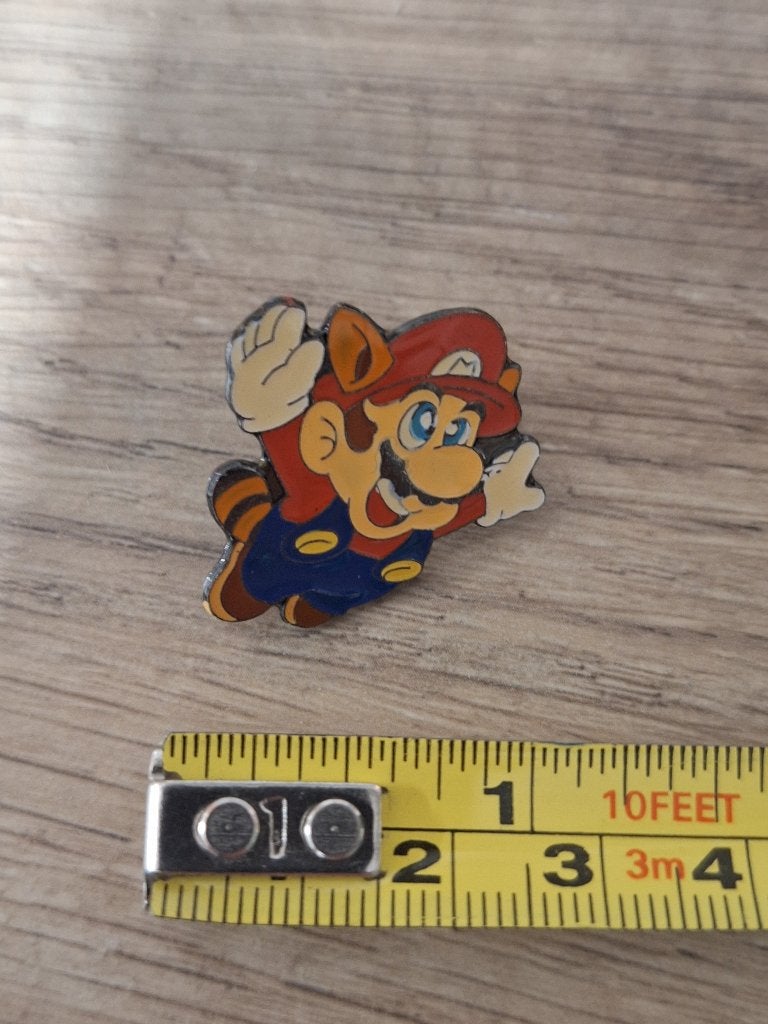 Vintage Nintendo Super Mario Bros 3 pin Pro Badge Woerden, Spelcomputers en Games, 1 speler, Ophalen of Verzenden, Nieuw, Vanaf 3 jaar