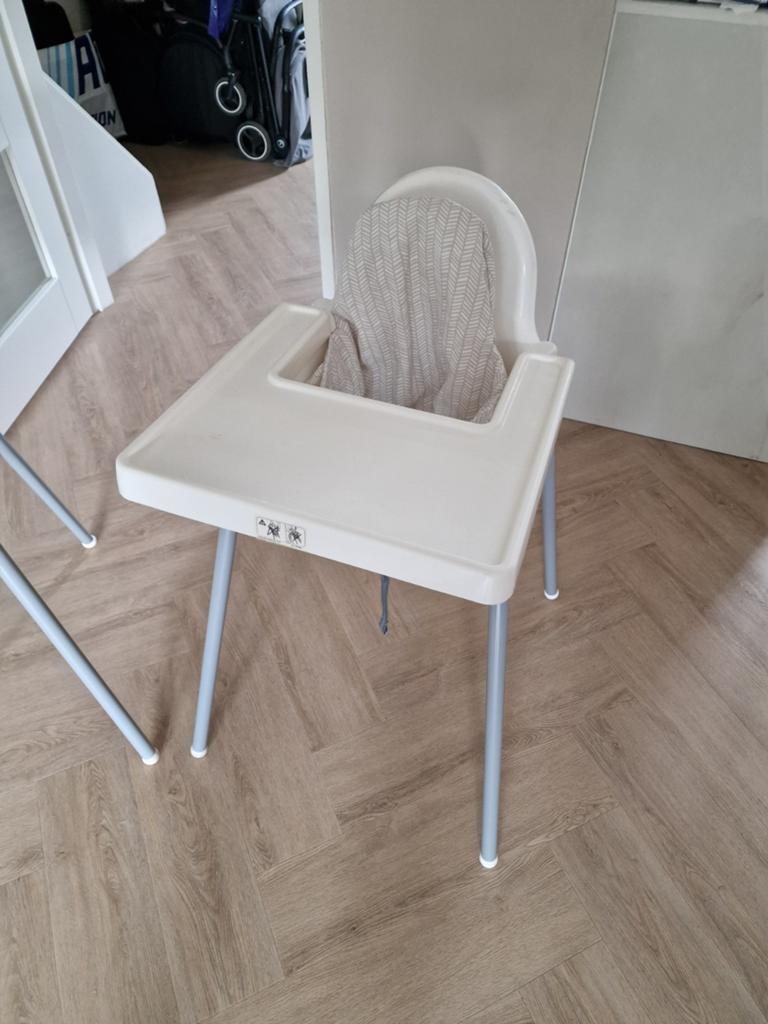 IKEA Antilop kinderstoel met kussen en tafelblad, Kinderen en Baby's, Kinderstoelen, Ophalen, Gebruikt, Overige typen, Gordel(s)