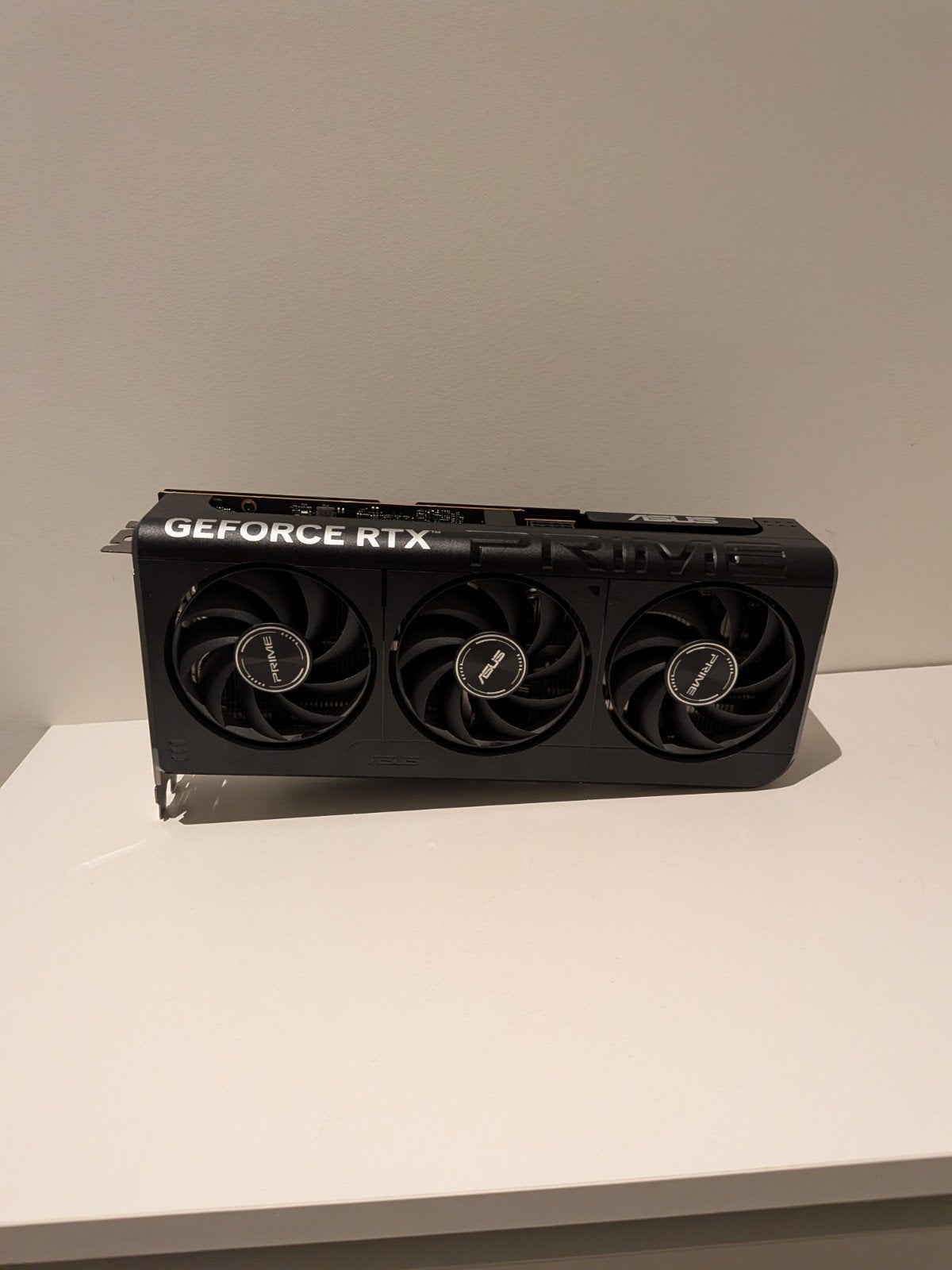 rtx 5060 8gb asus prime oc, Computers en Software, Videokaarten, GDDR6, Ophalen of Verzenden, Zo goed als nieuw, HDMI