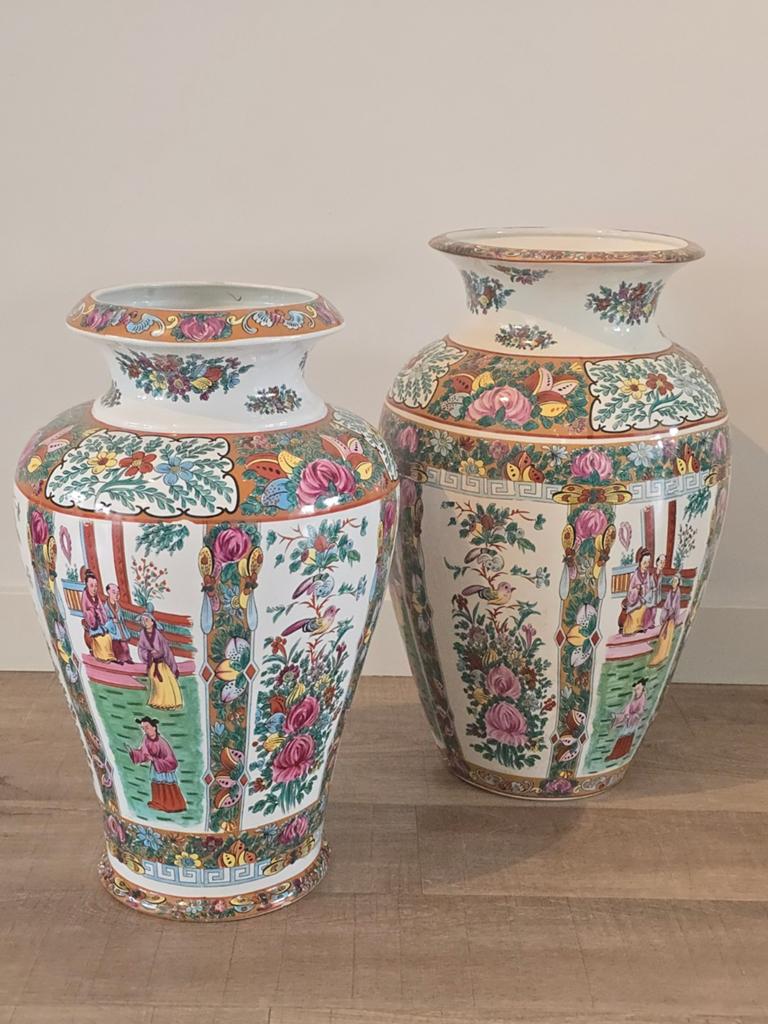 2x Chinese Canton-stijl vazen uit de eerste helft 20e eeuw, Ophalen of Verzenden